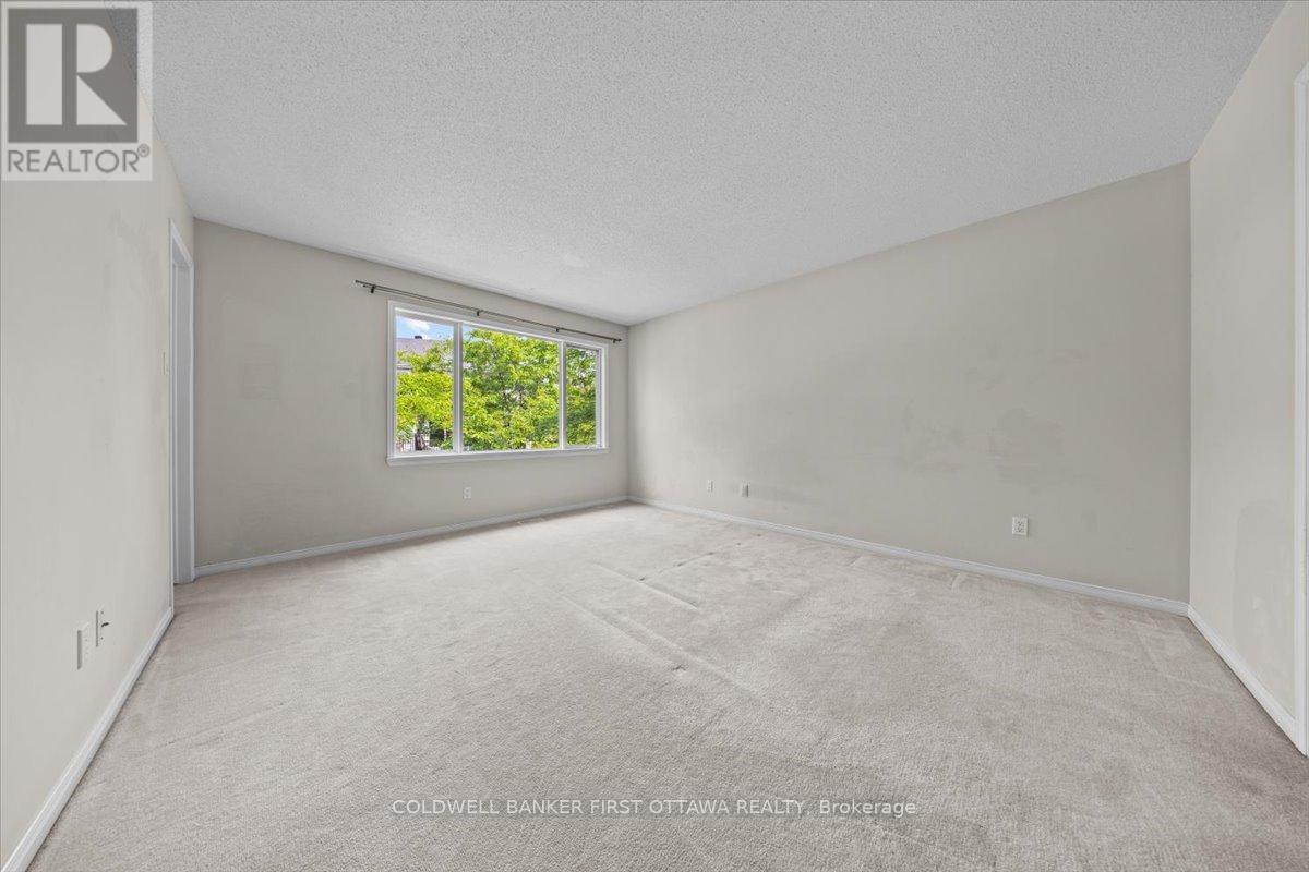OTTAWA, Ontario, K1J 1J2, CA, 3 Bedrooms Bedrooms, ,1 BathroomBathrooms,Residential,For Sale,1903648