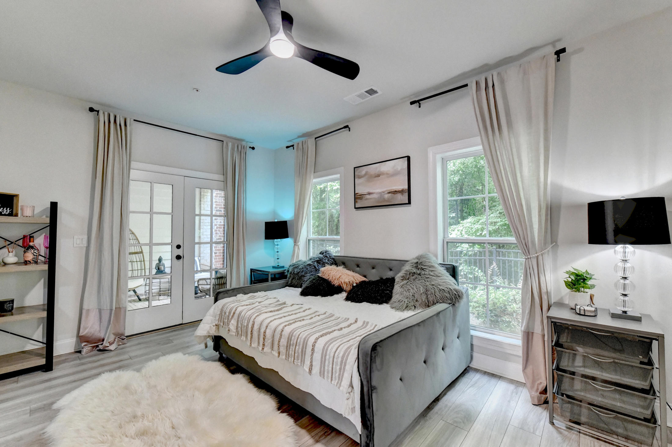  Welcome Home to this Magnificent Three-Story Townhome - 物件實景