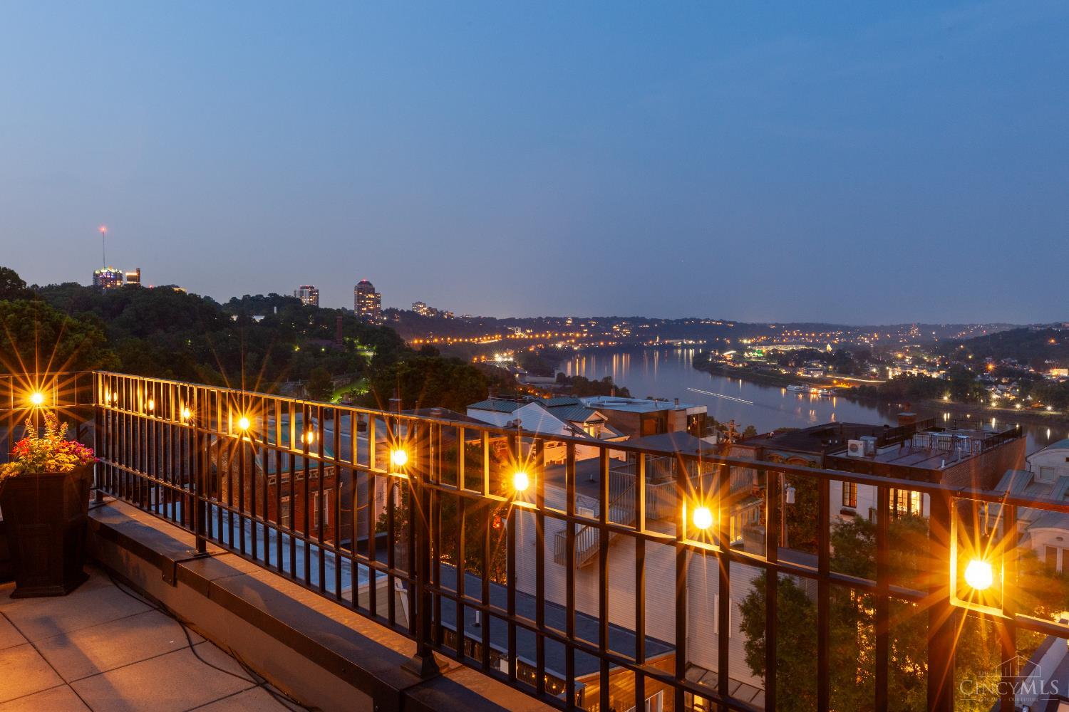 Cincinnati, Ohio, 45202, United States, 3 Bedrooms Bedrooms, ,4 BathroomsBathrooms,Residential,For Sale,1850372