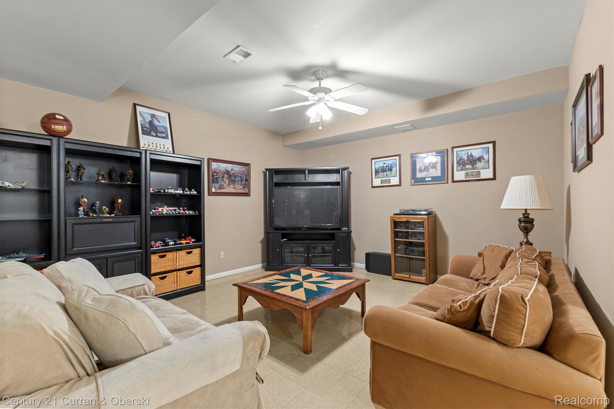 Shelby Charter Township, Michigan, 48316, United States, 2 Bedrooms Bedrooms, ,4 BathroomsBathrooms,Residential,For Sale,1977088