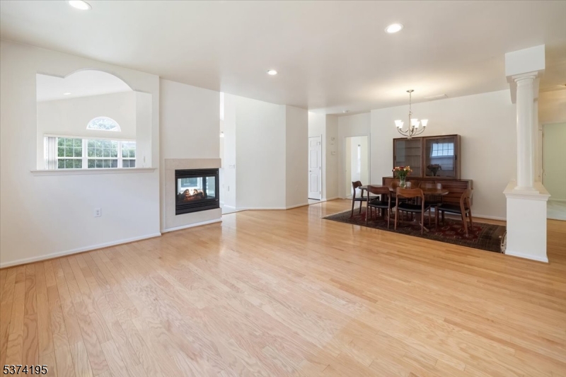 Franklin Twp., New Jersey, 08873, United States, 3 Bedrooms Bedrooms, ,2 BathroomsBathrooms,Residential,For Sale,1908431