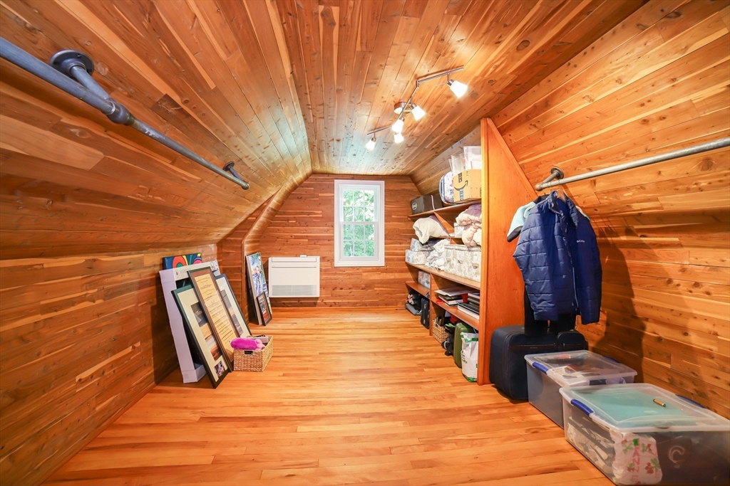 Worcester, Massachusetts, 01609, United States, 5 Bedrooms Bedrooms, ,4 BathroomsBathrooms,Residential,For Sale,1907639