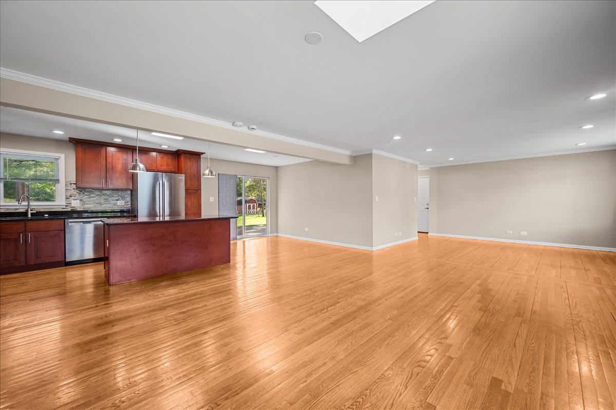 Prospect Heights, Illinois, 60070, United States, 4 Bedrooms Bedrooms, ,2 BathroomsBathrooms,Residential,For Sale,1968626