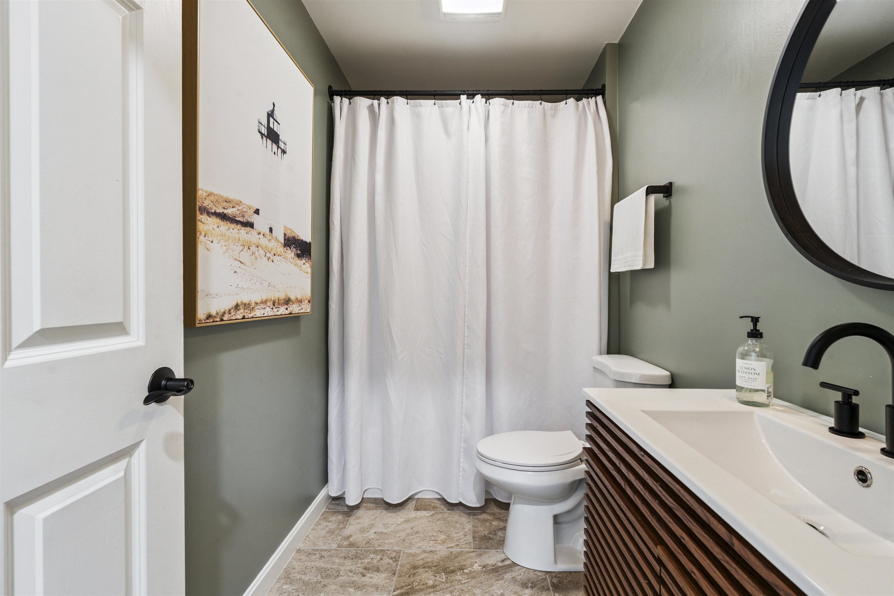Holderness, New Hampshire, 03245, United States, 3 Bedrooms Bedrooms, ,2 BathroomsBathrooms,Residential,For Sale,1918284