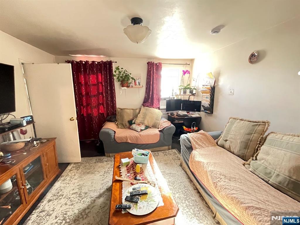 Newark, New Jersey, 07105, United States, 7 Bedrooms Bedrooms, ,4 BathroomsBathrooms,Residential,For Sale,1984618