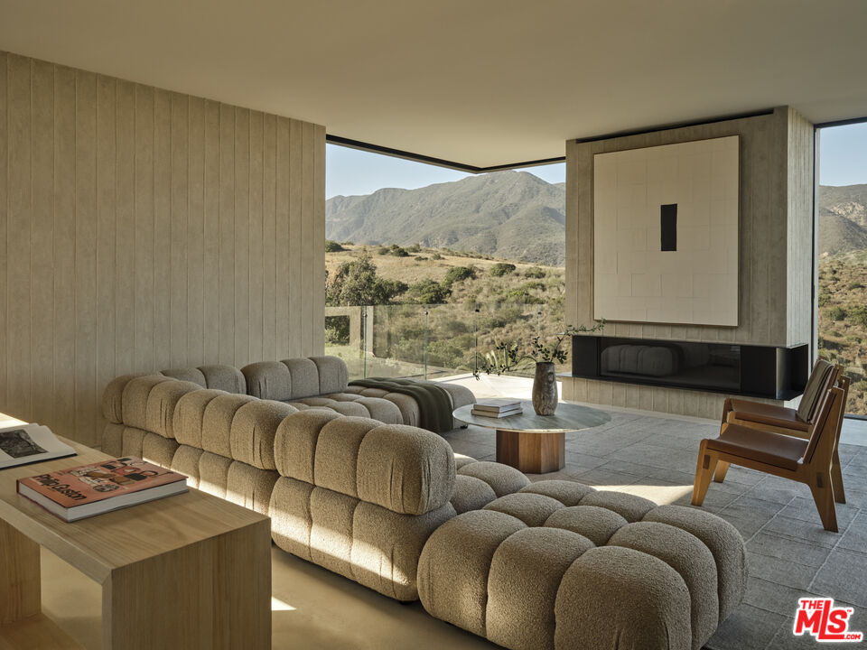 Malibu, California, 90265, United States, 4 Bedrooms Bedrooms, ,4 BathroomsBathrooms,Residential,For Sale,1918015