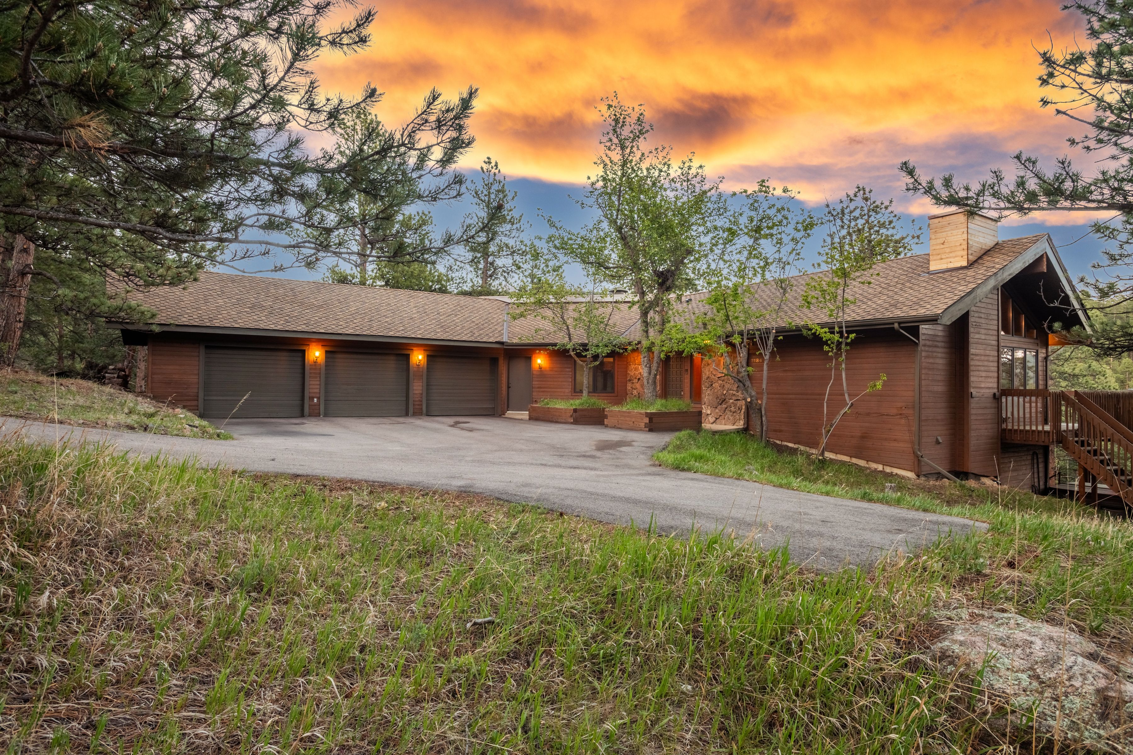  Ranch-style Custom Home on 1.16 Acre Sunny and Treed Lot in Genesee - 物件實景