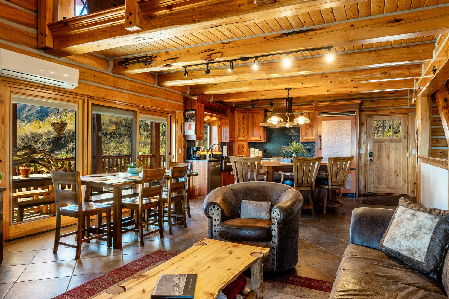 Sheridan, Wyoming, 82801, United States, 2 Bedrooms Bedrooms, ,2 BathroomsBathrooms,Residential,For Sale,1982775