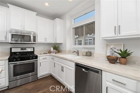 Newport Beach, California, 92660, United States, 2 Bedrooms Bedrooms, ,2 BathroomsBathrooms,Residential,For Sale,1970456