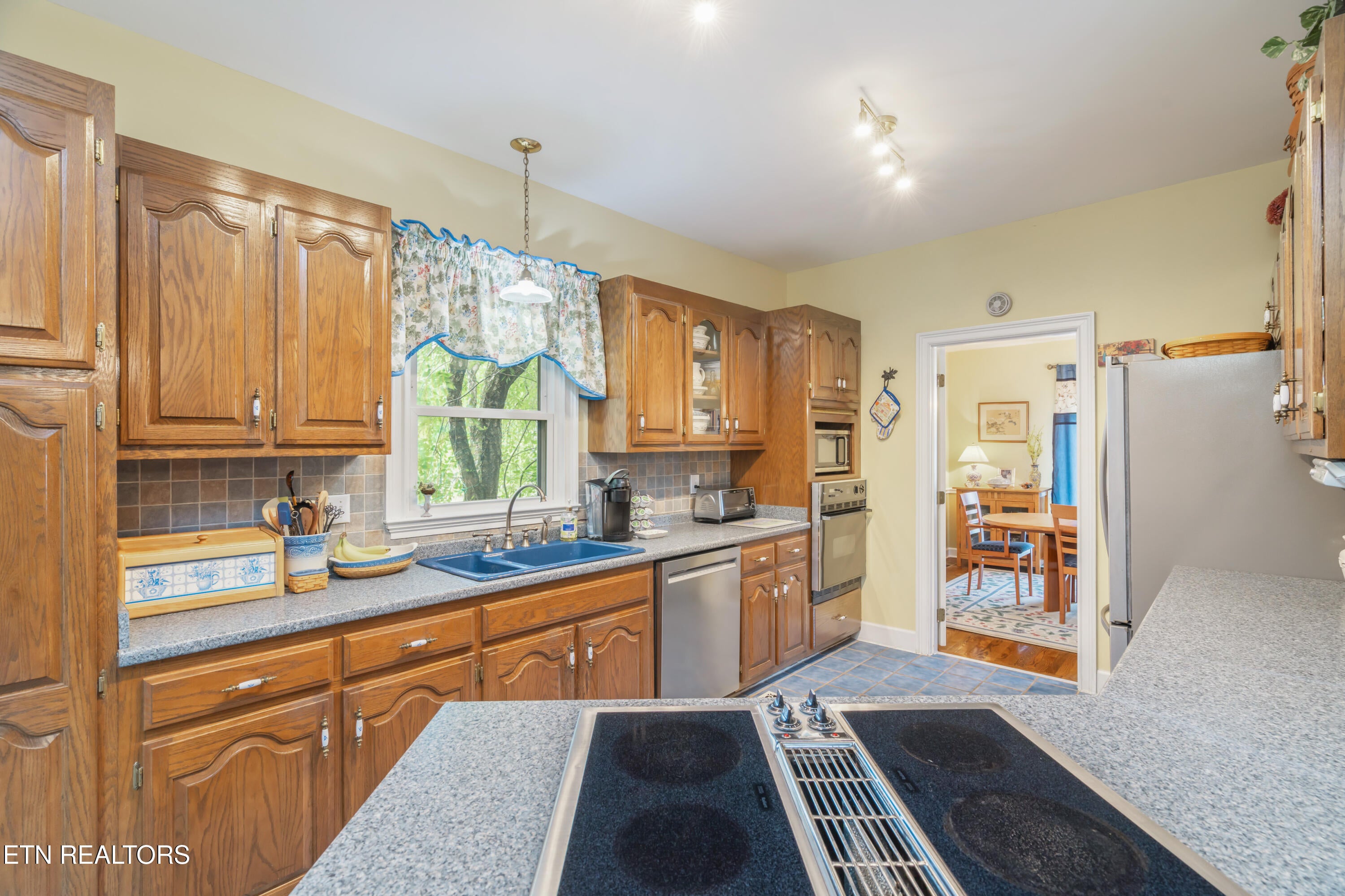 Kingston, Tennessee, 37763, United States, 3 Bedrooms Bedrooms, ,3 BathroomsBathrooms,Residential,For Sale,1762523