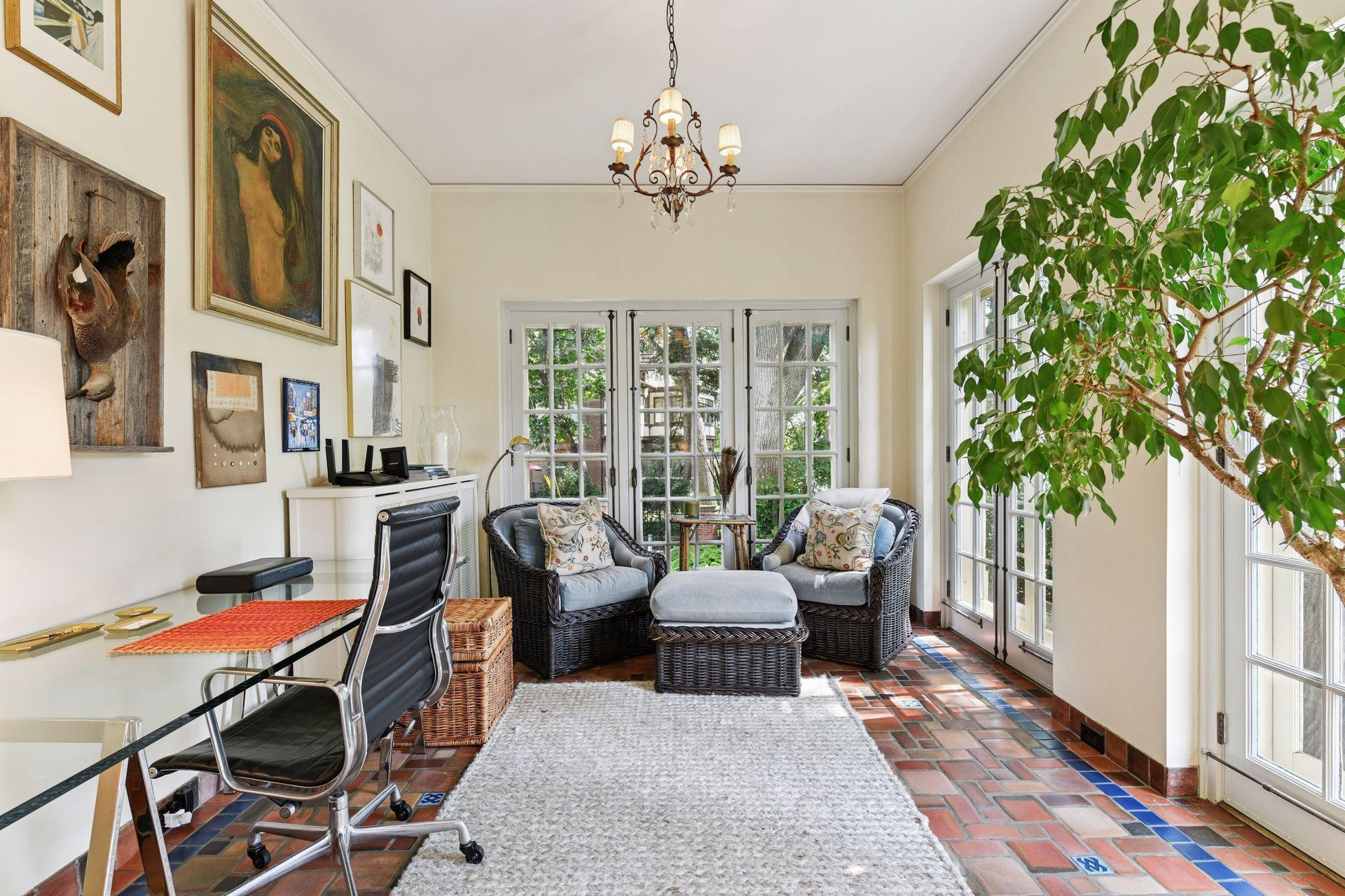 Minneapolis, Minnesota, 55405, United States, 5 Bedrooms Bedrooms, ,4 BathroomsBathrooms,Residential,For Sale,1989086