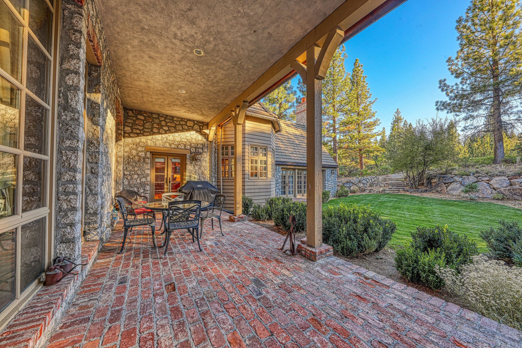  THE BENNINGTON ESTATE - Elegance of the French Alps - Spirit of the Sierras - 物件實景