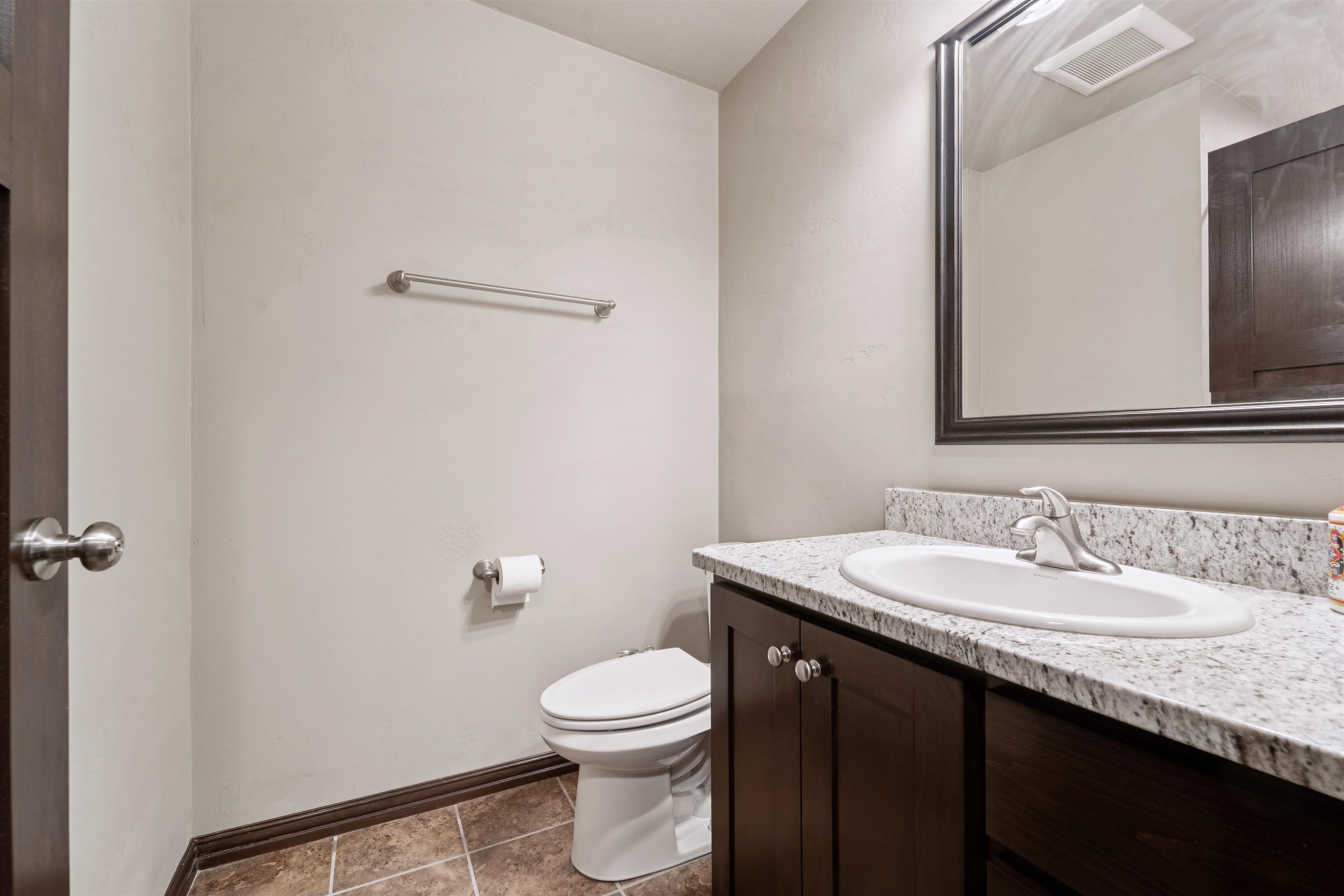 NEENAH, Wisconsin, 54956, United States, 4 Bedrooms Bedrooms, ,3 BathroomsBathrooms,Residential,For Sale,1988309