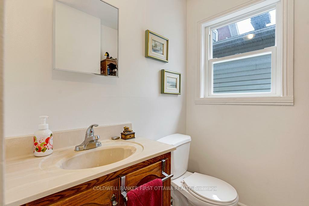 SMITHS FALLS, Ontario, K7A 2Z5, CA, 8 Bedrooms Bedrooms, ,Residential,For Sale,1866562