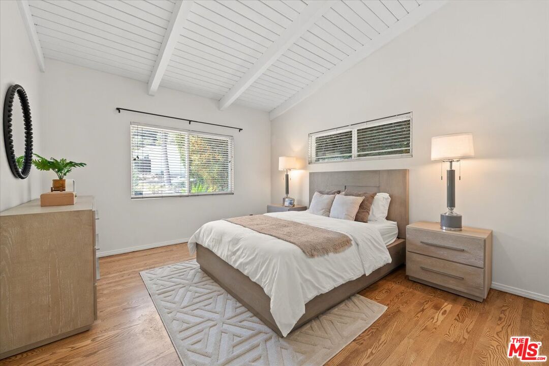 Los Angeles, California, 90049, United States, 3 Bedrooms Bedrooms, ,3 BathroomsBathrooms,Residential,For Sale,1908650