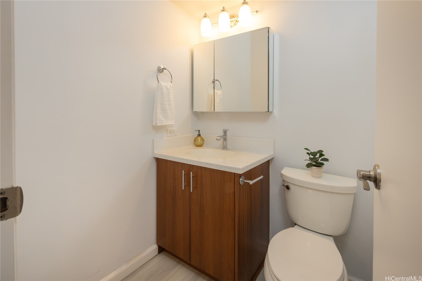 Honolulu, Hawaii, 96815, United States, 1 Bedroom Bedrooms, ,2 BathroomsBathrooms,Residential,For Sale,1847684