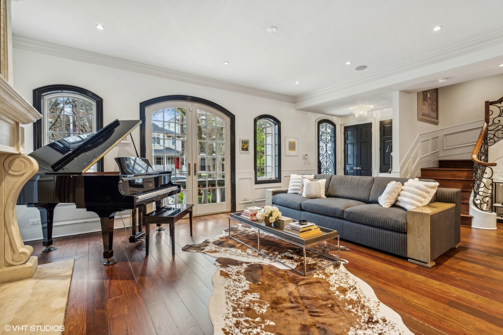 3830 N Wayne Avenue, Chicago, Illinois, 60613, United States, 6 Bedrooms Bedrooms, ,6 BathroomsBathrooms,Residential,For Sale,3830 N Wayne Avenue,1628817