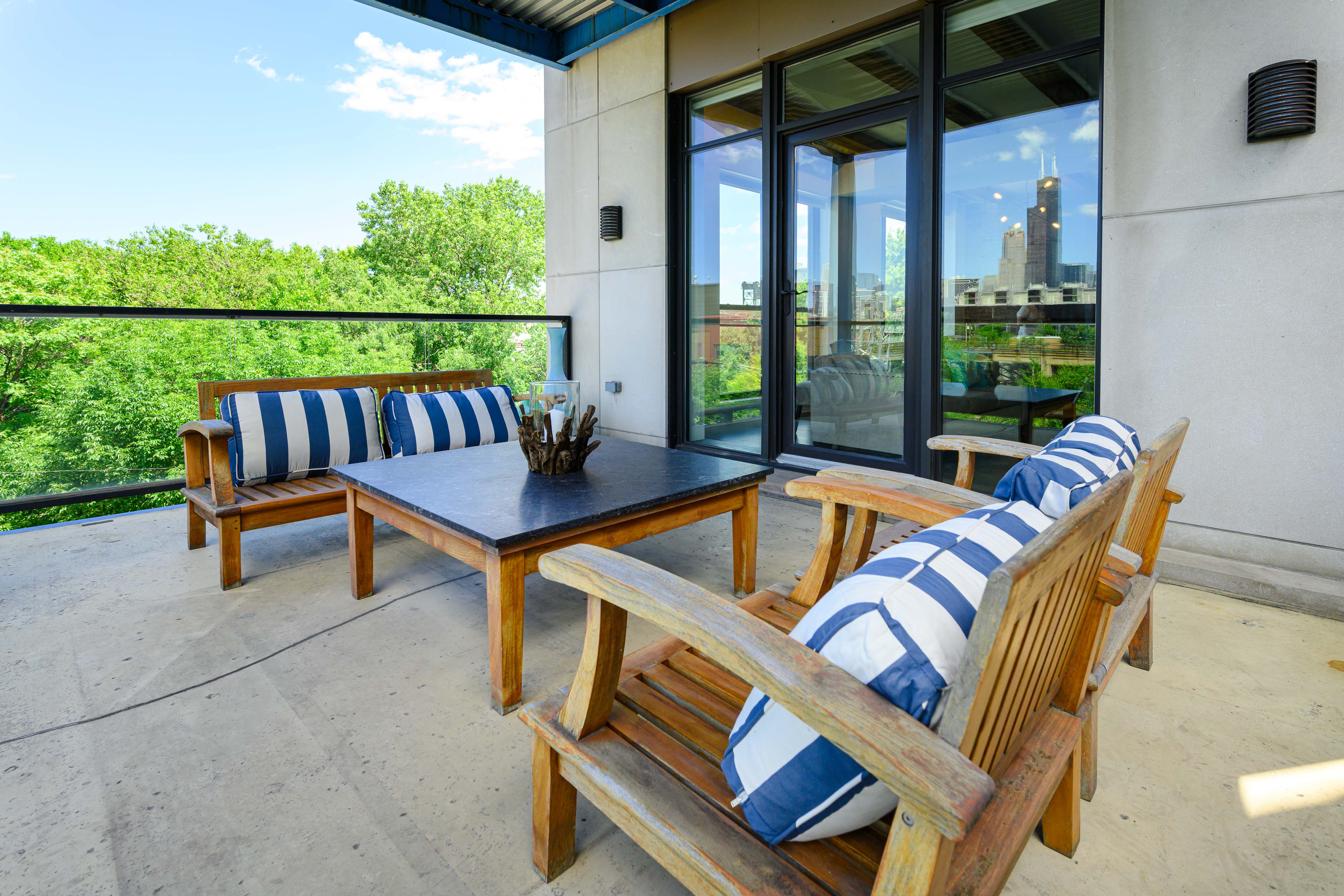  Stunning Mod Corner Loft with Downtown Views - 物件實景