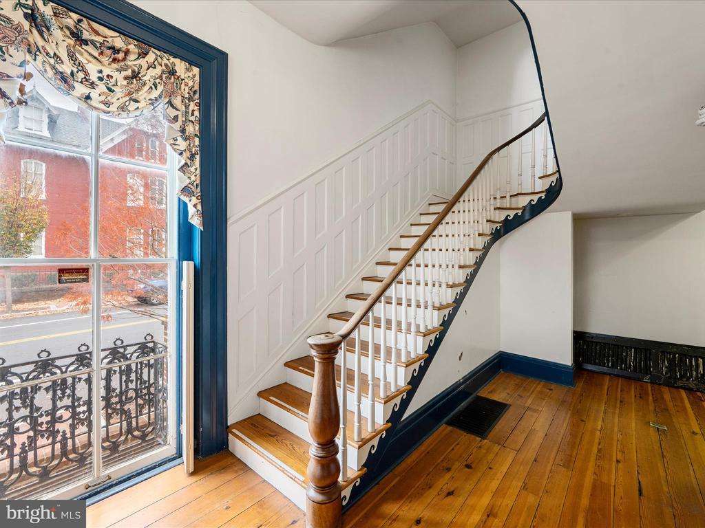 230 W Boscawen Street, Winchester, Virginia, 22601, United States, ,Residential,For Sale,230 W Boscawen Street,1660726