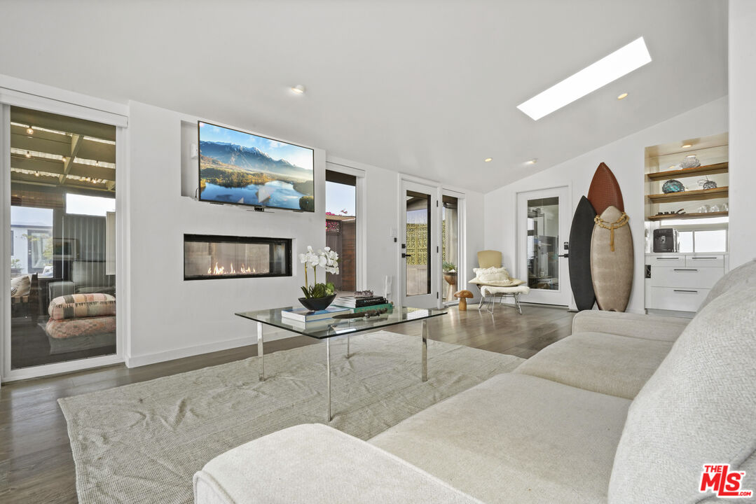 Malibu, California, 90265, United States, 3 Bedrooms Bedrooms, ,2 BathroomsBathrooms,Residential,For Sale,1874466