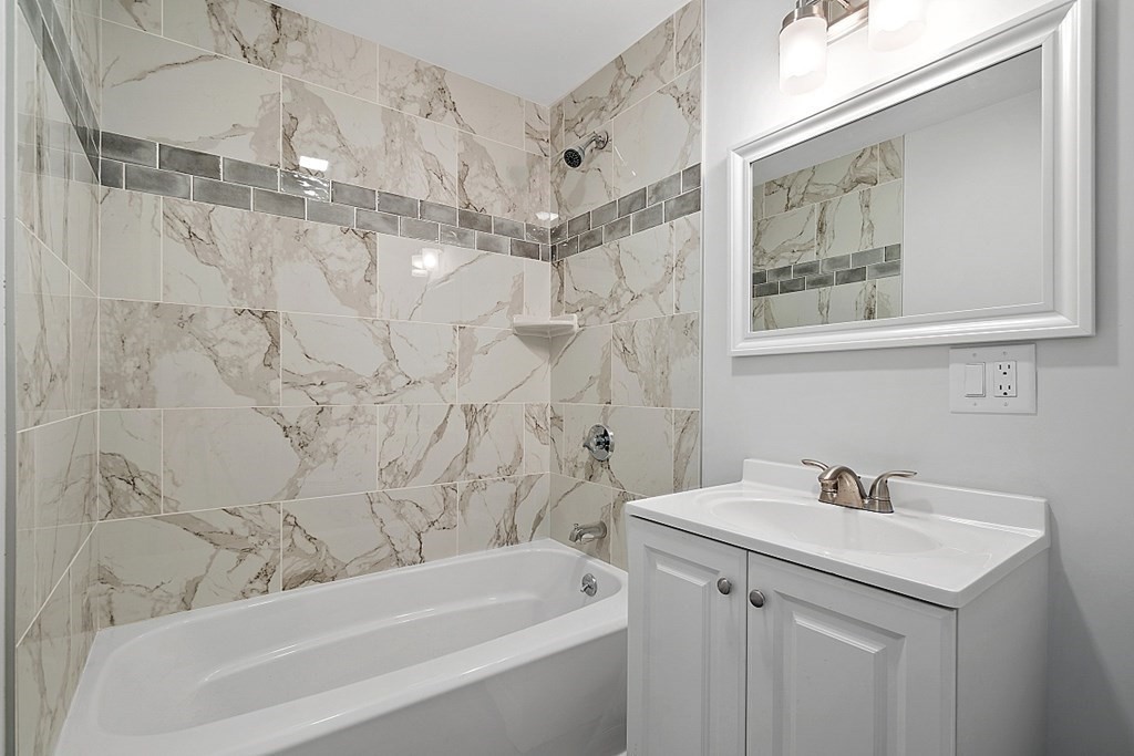 Exeter, New Hampshire, 03833, United States, 4 Bedrooms Bedrooms, ,3 BathroomsBathrooms,Residential,For Sale,1927852
