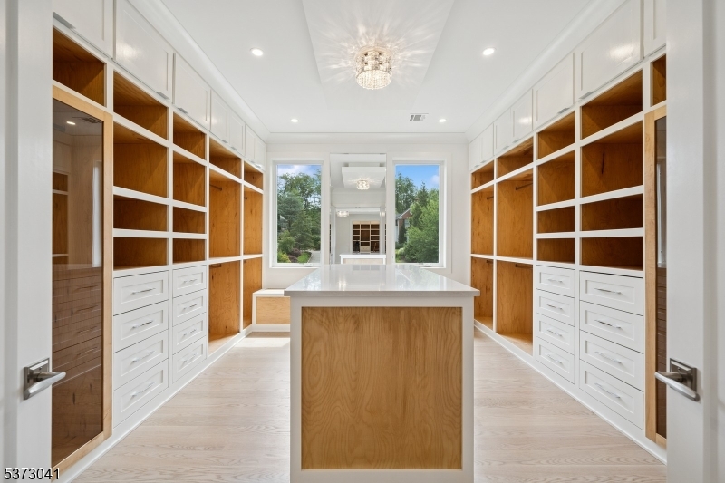 Livingston Twp., New Jersey, 07039, United States, 7 Bedrooms Bedrooms, ,9 BathroomsBathrooms,Residential,For Sale,1903454