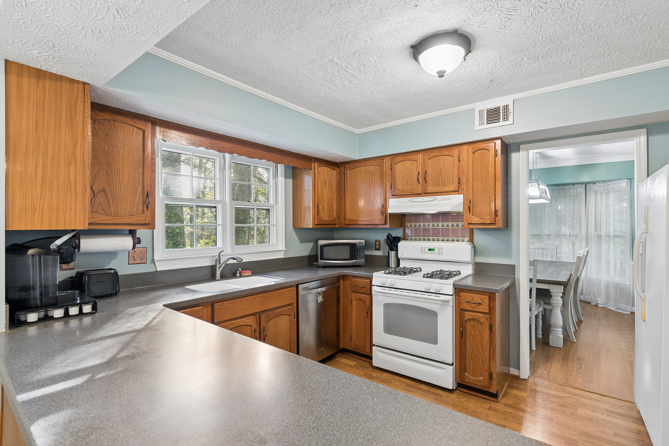  Tree-Lined Traditional in Sought-After Brookwood School District - 物件實景