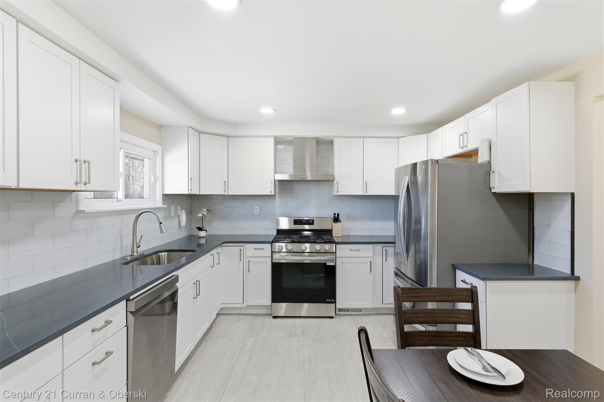 Brownstown Charter Township, Michigan, 48174, United States, 3 Bedrooms Bedrooms, ,2 BathroomsBathrooms,Residential,For Sale,1996649