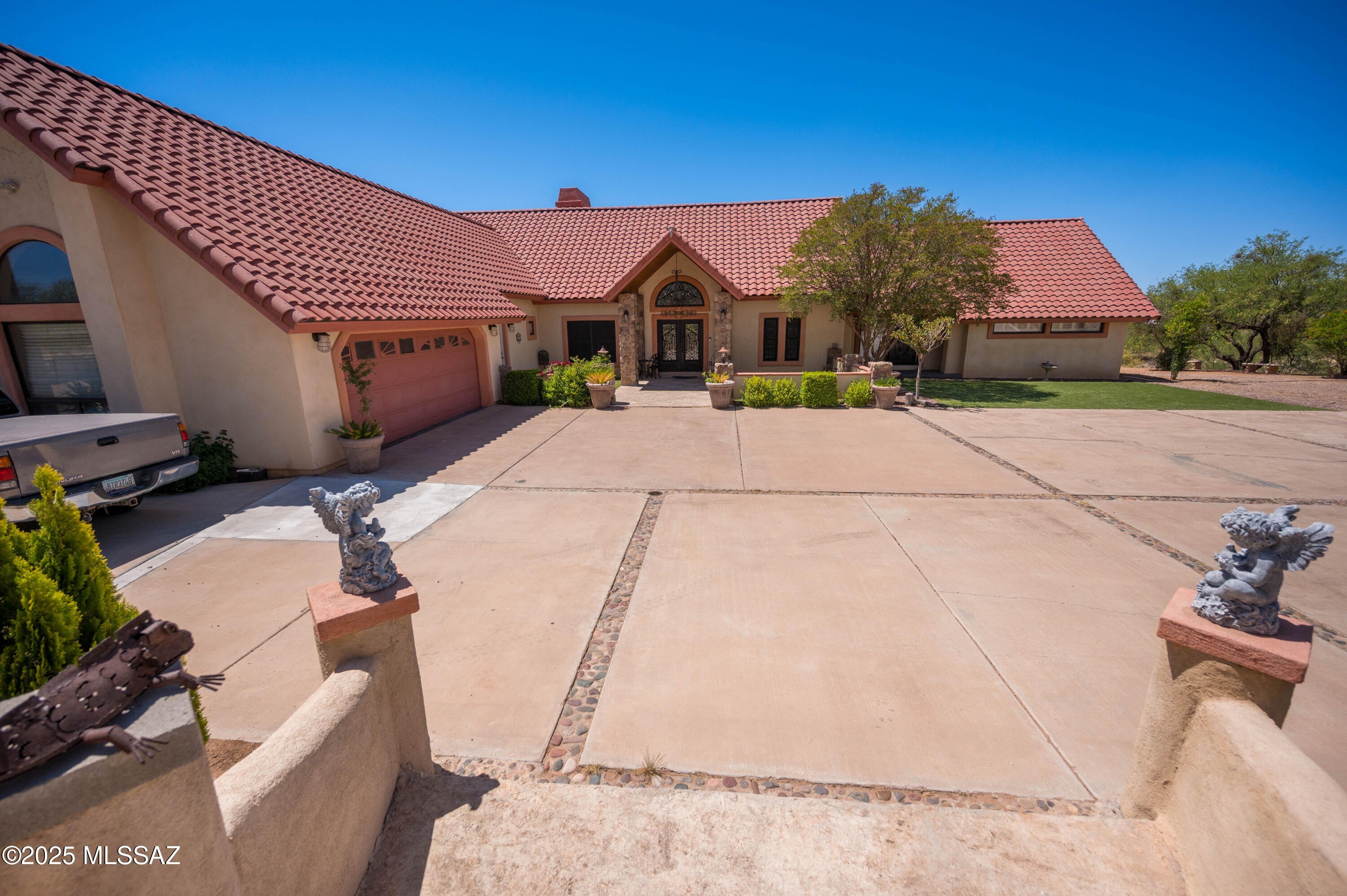 Nogales, Arizona, 85621, United States, 4 Bedrooms Bedrooms, ,4 BathroomsBathrooms,Residential,For Sale,1974525