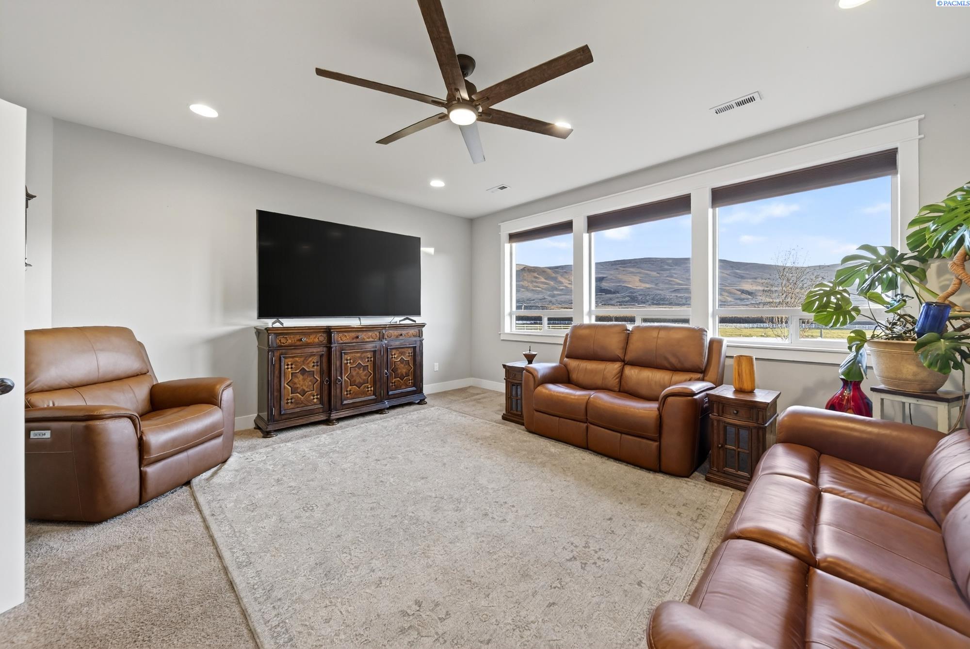 Prosser, Washington, 99350, United States, 3 Bedrooms Bedrooms, ,1 BathroomBathrooms,Residential,For Sale,1998379