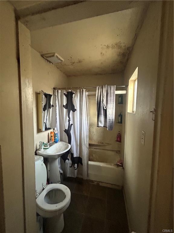 Whittier, California, 90601, United States, 2 Bedrooms Bedrooms, ,1 BathroomBathrooms,Residential,For Sale,1944941