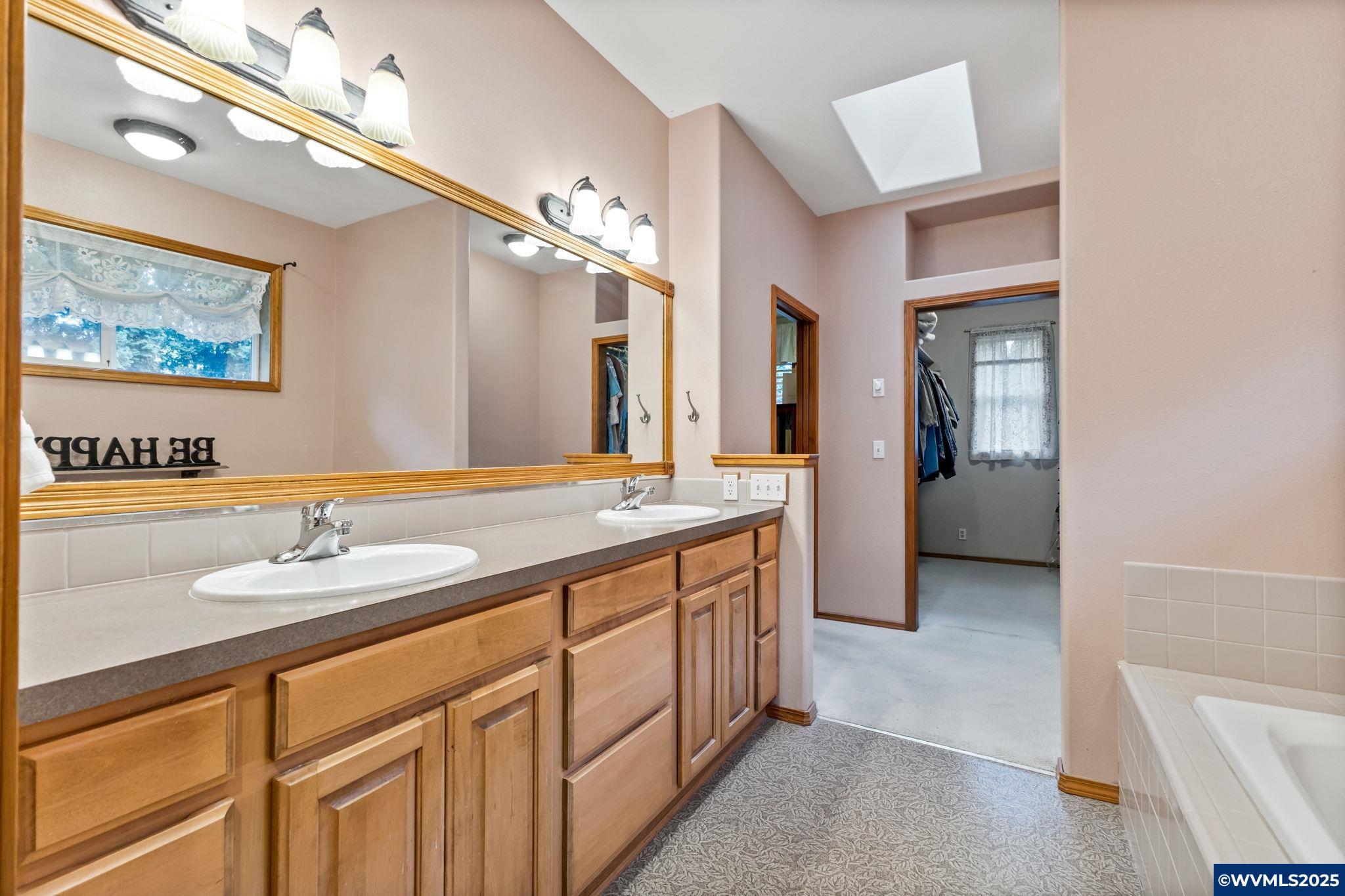 Salem, Oregon, 97302, United States, 5 Bedrooms Bedrooms, ,3 BathroomsBathrooms,Residential,For Sale,1784900