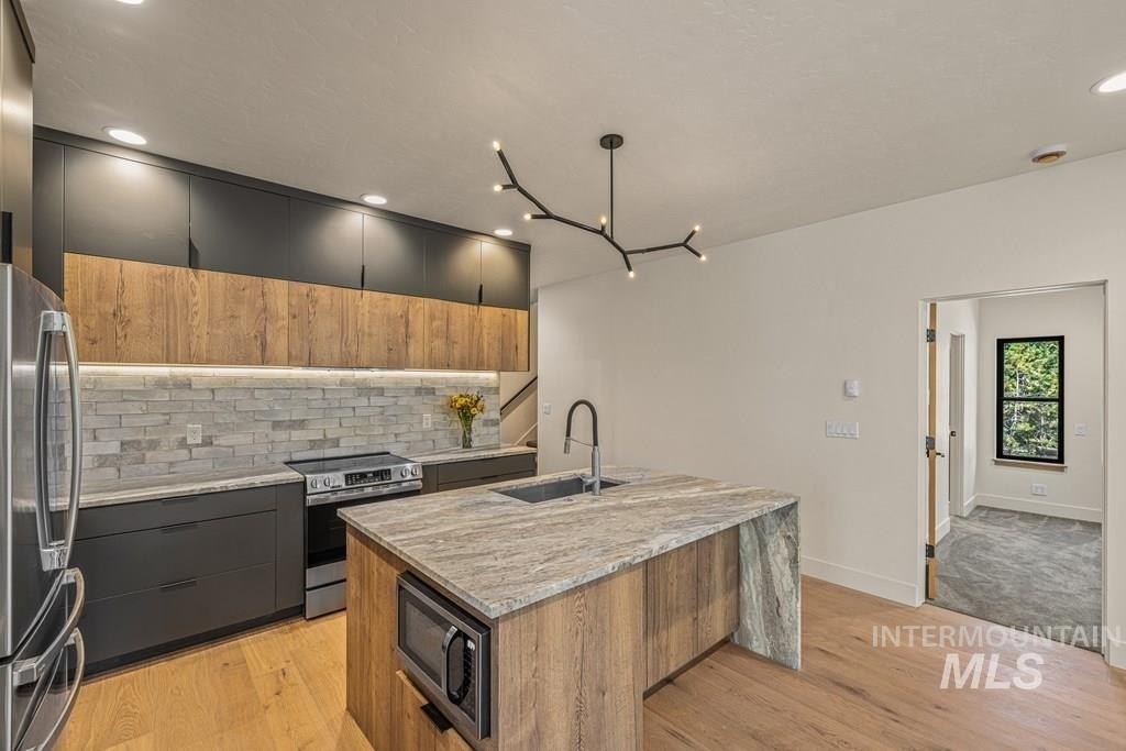 Donnelly, Idaho, 83615, United States, 3 Bedrooms Bedrooms, ,3 BathroomsBathrooms,Residential,For Sale,1976612