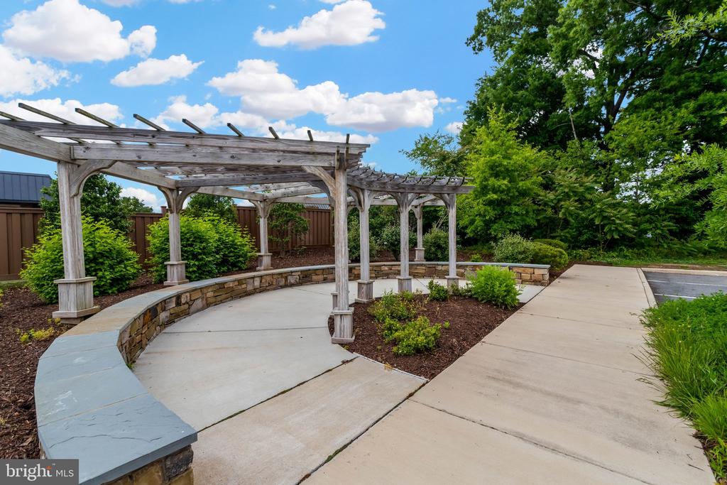 Alexandria, Virginia, 22306, United States, 3 Bedrooms Bedrooms, ,4 BathroomsBathrooms,Residential,For Sale,2019701