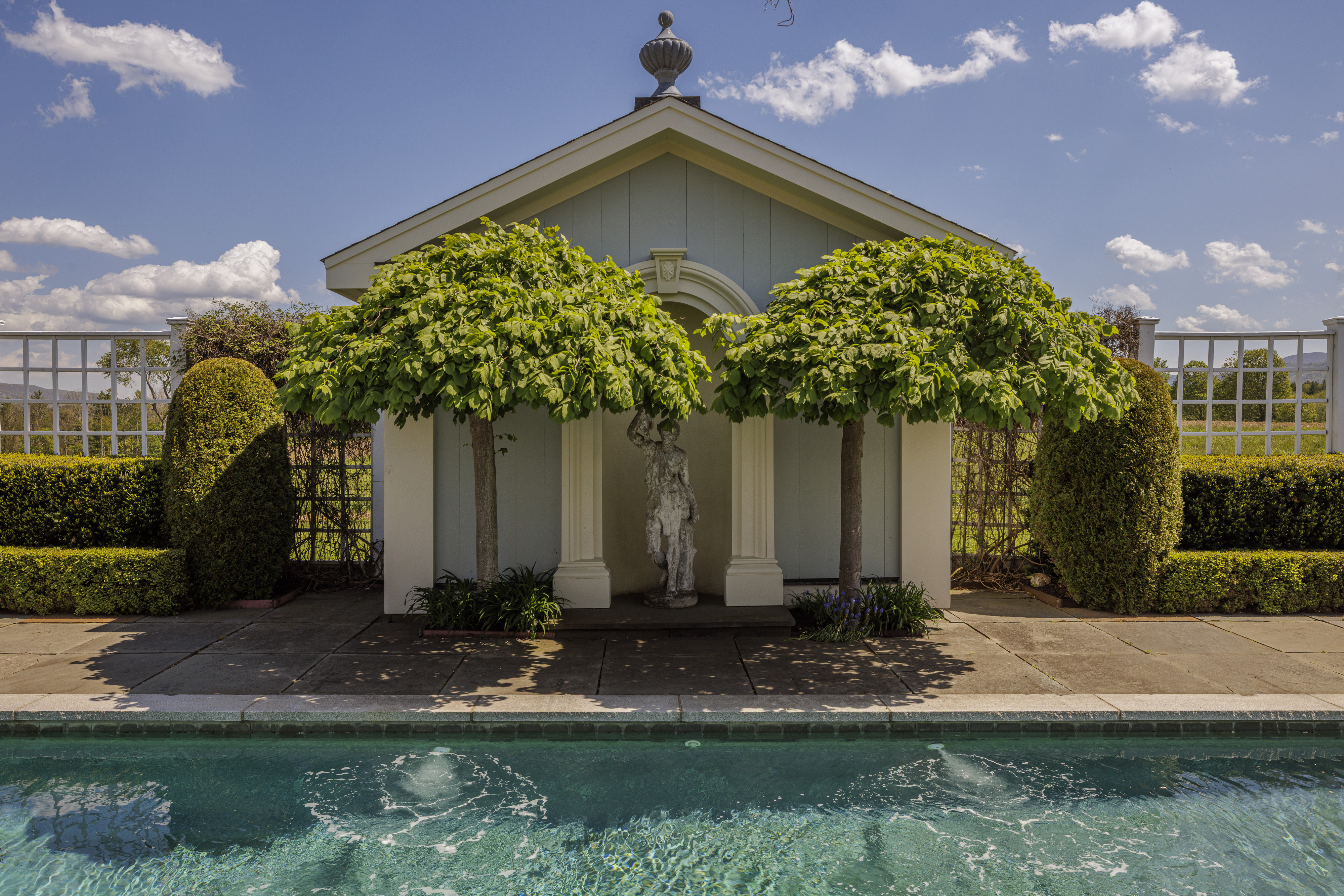  Exquisite Contemporary Neoclassical Villa on Seven Acres with Sweeping Rural Vie - 物件實景