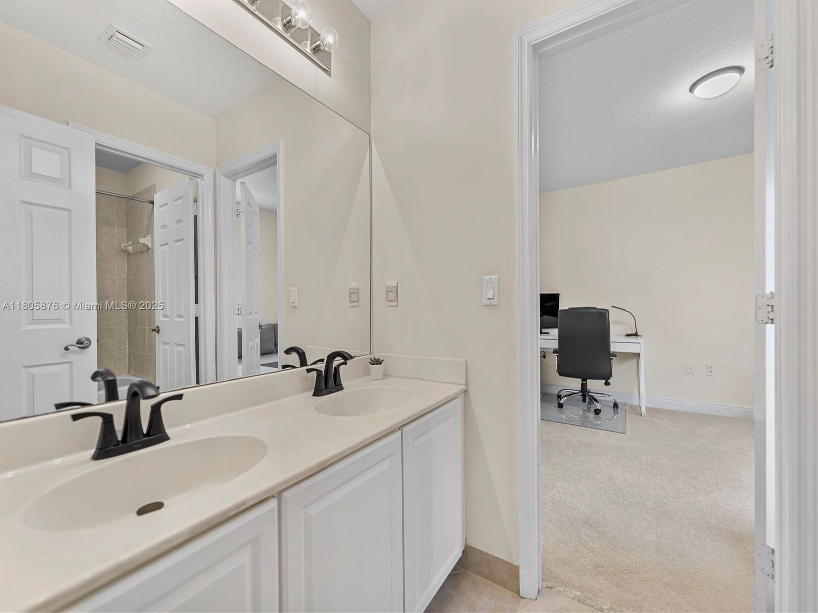 Weston, Florida, 33332, United States, 5 Bedrooms Bedrooms, ,5 BathroomsBathrooms,Residential,For Sale,1826480