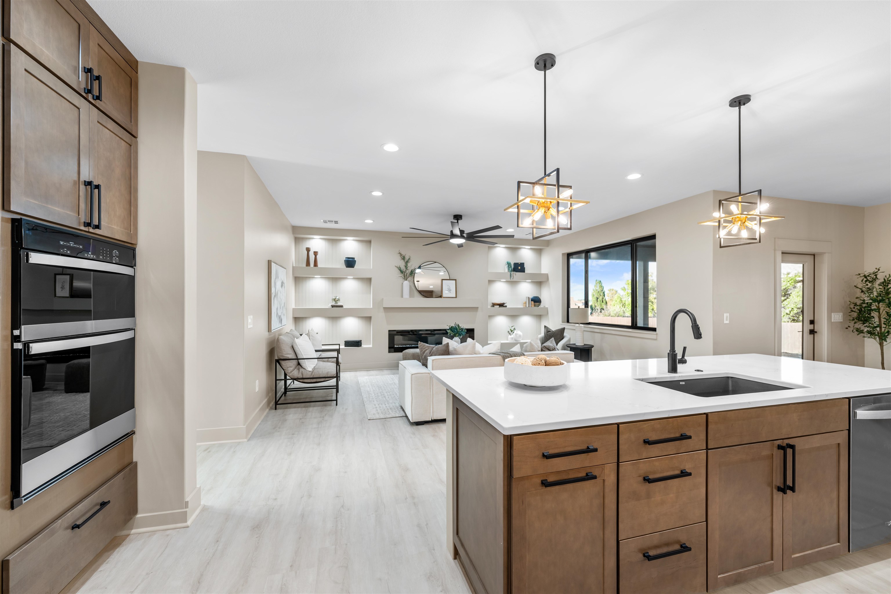 Salina, Kansas, 67401, United States, 3 Bedrooms Bedrooms, ,3 BathroomsBathrooms,Residential,For Sale,1956761