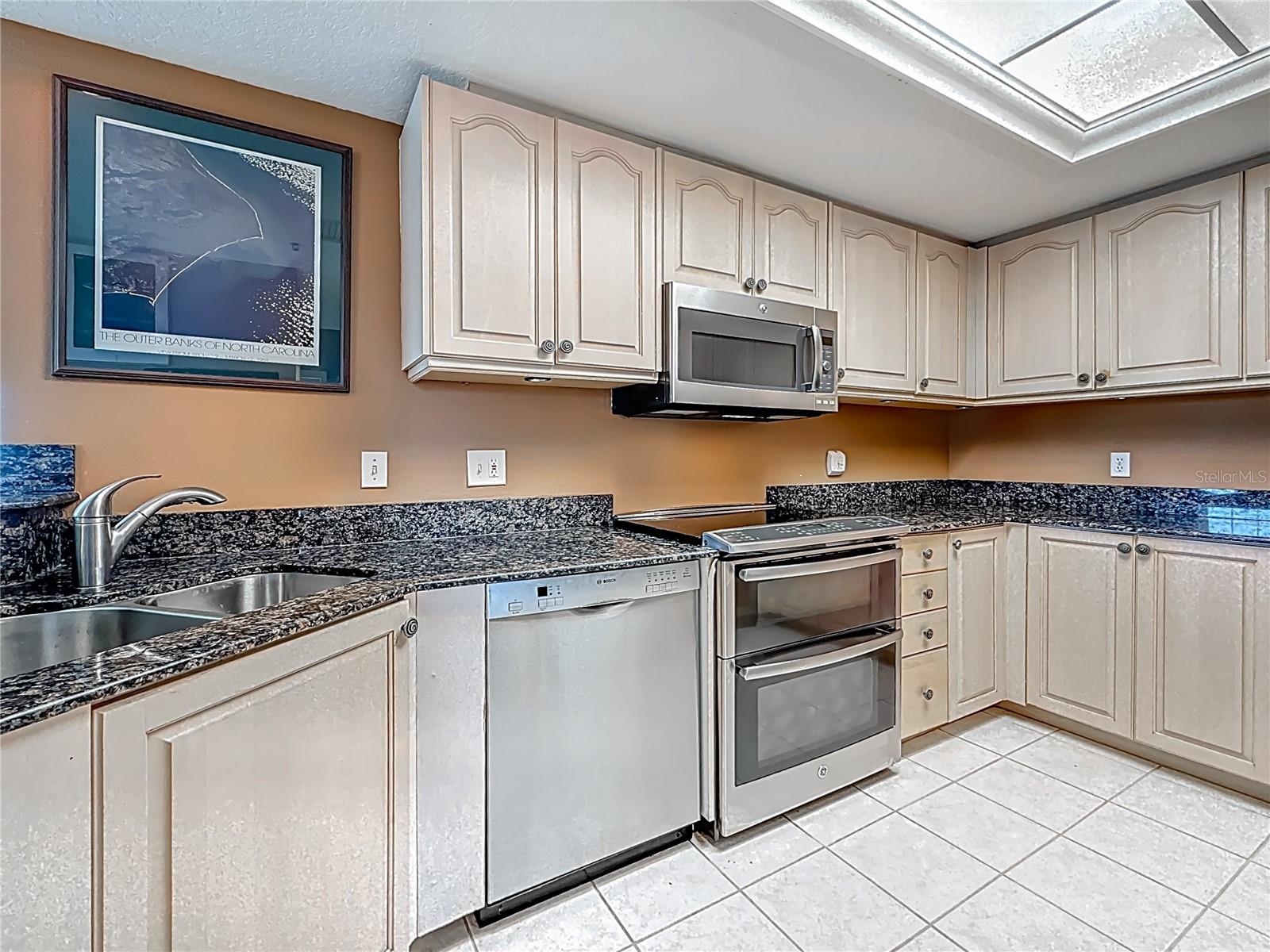 Madeira Beach, Florida, 33708, United States, 2 Bedrooms Bedrooms, ,2 BathroomsBathrooms,Residential,For Sale,1981210