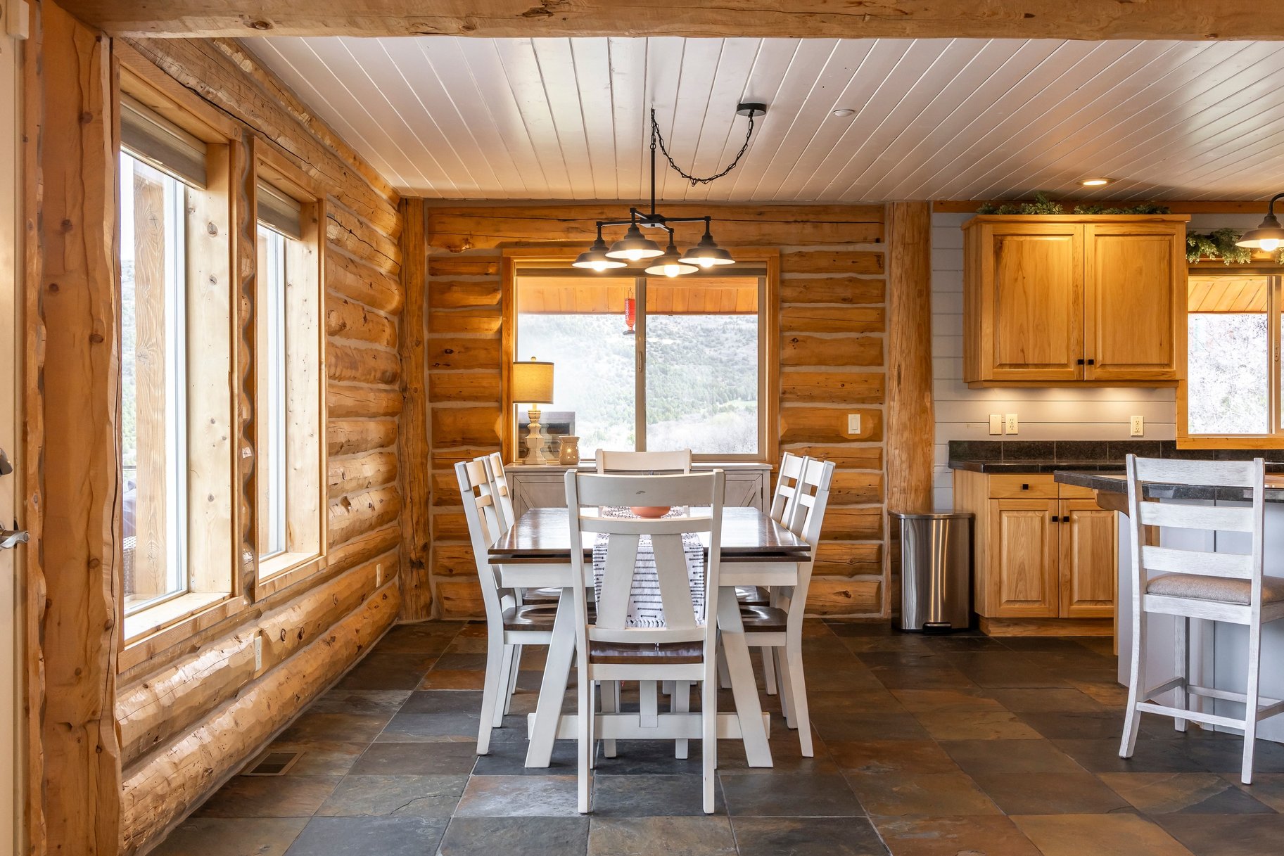  Modernized Timberlakes Cabin Home - 物件實景
