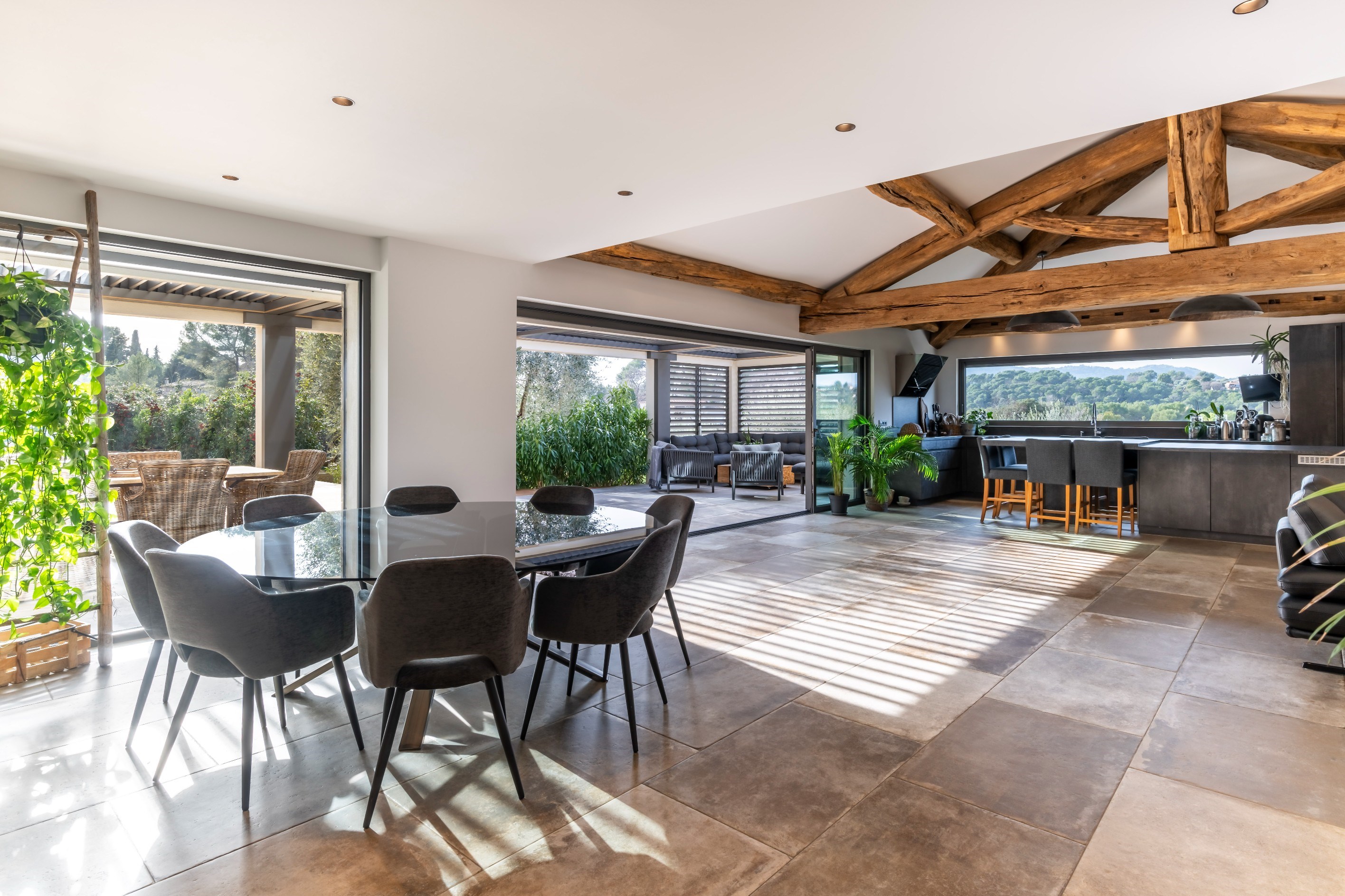  Mougins near Cannes, contemporary villa 283 sqm with pool in secure estate - 物件實景