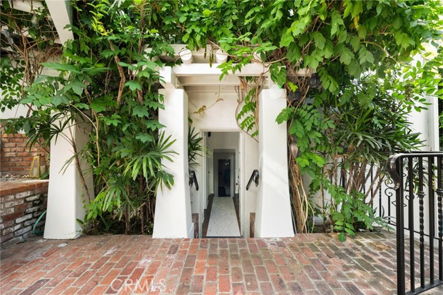 Los Angeles, California, 90064, United States, 6 Bedrooms Bedrooms, ,3 BathroomsBathrooms,Residential,For Sale,1878495