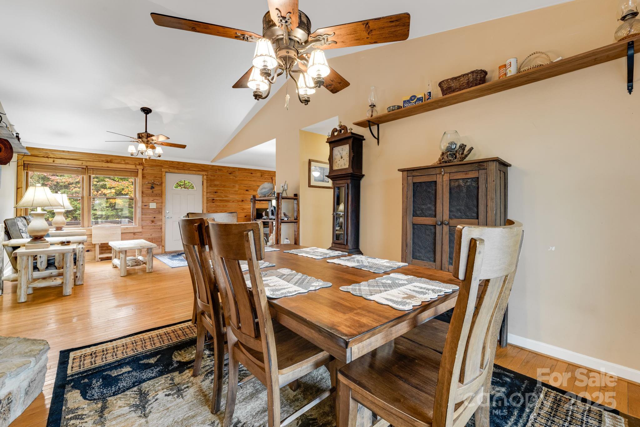 Spruce Pine, North Carolina, 28777, United States, 3 Bedrooms Bedrooms, ,3 BathroomsBathrooms,Residential,For Sale,1991683