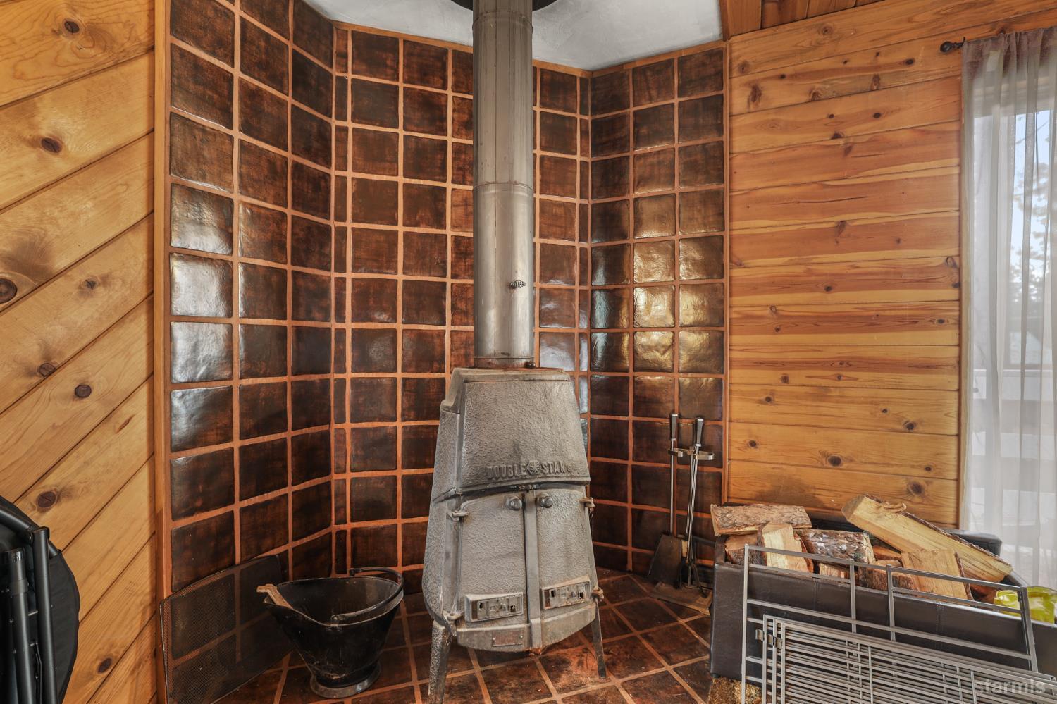 South Lake Tahoe, California, 96150, United States, 3 Bedrooms Bedrooms, ,2 BathroomsBathrooms,Residential,For Sale,2003328