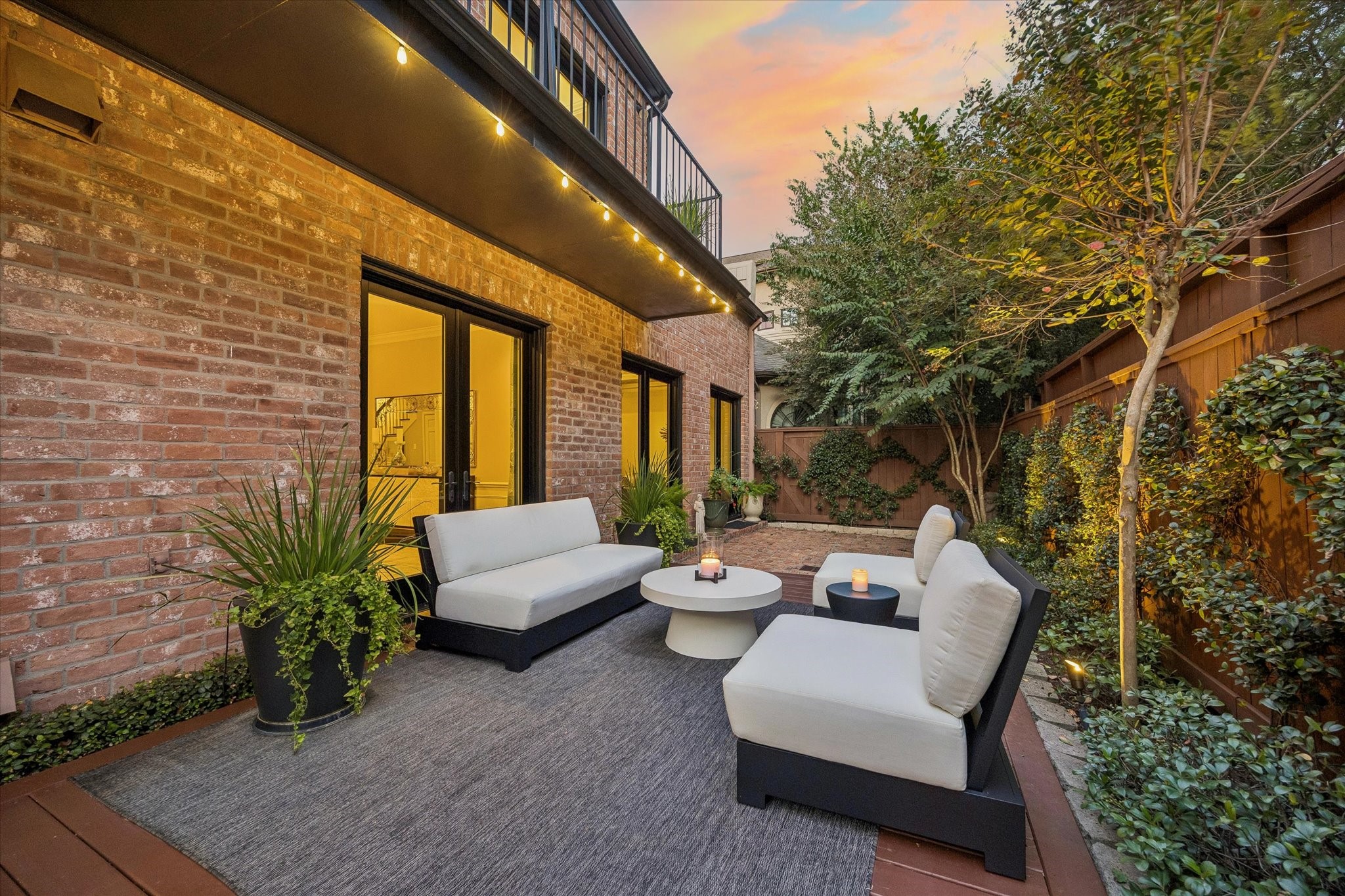  991 S Post Oak Lane - 物件實景