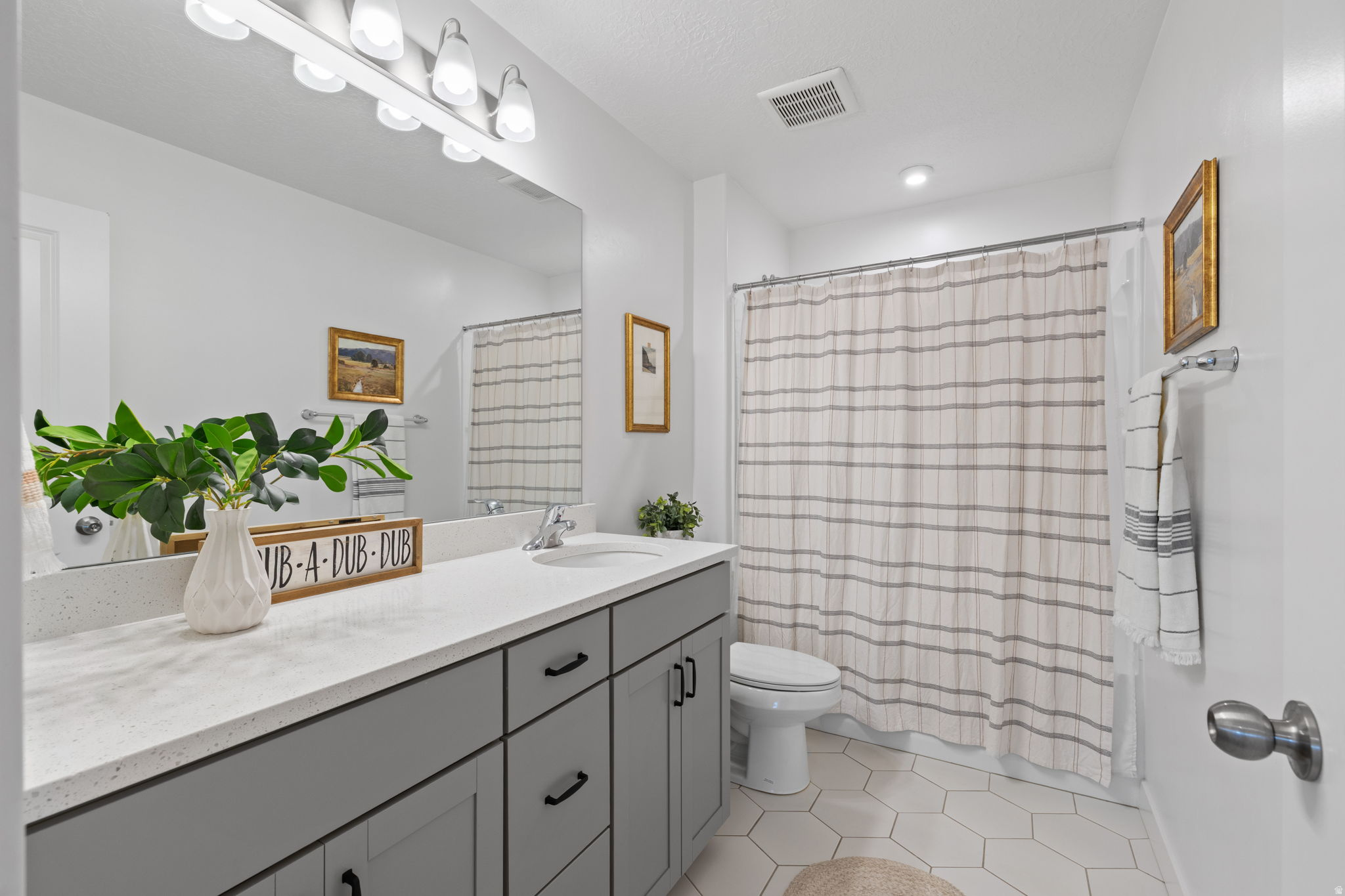 West Jordan, Utah, 84081, United States, 4 Bedrooms Bedrooms, ,3 BathroomsBathrooms,Residential,For Sale,2001617