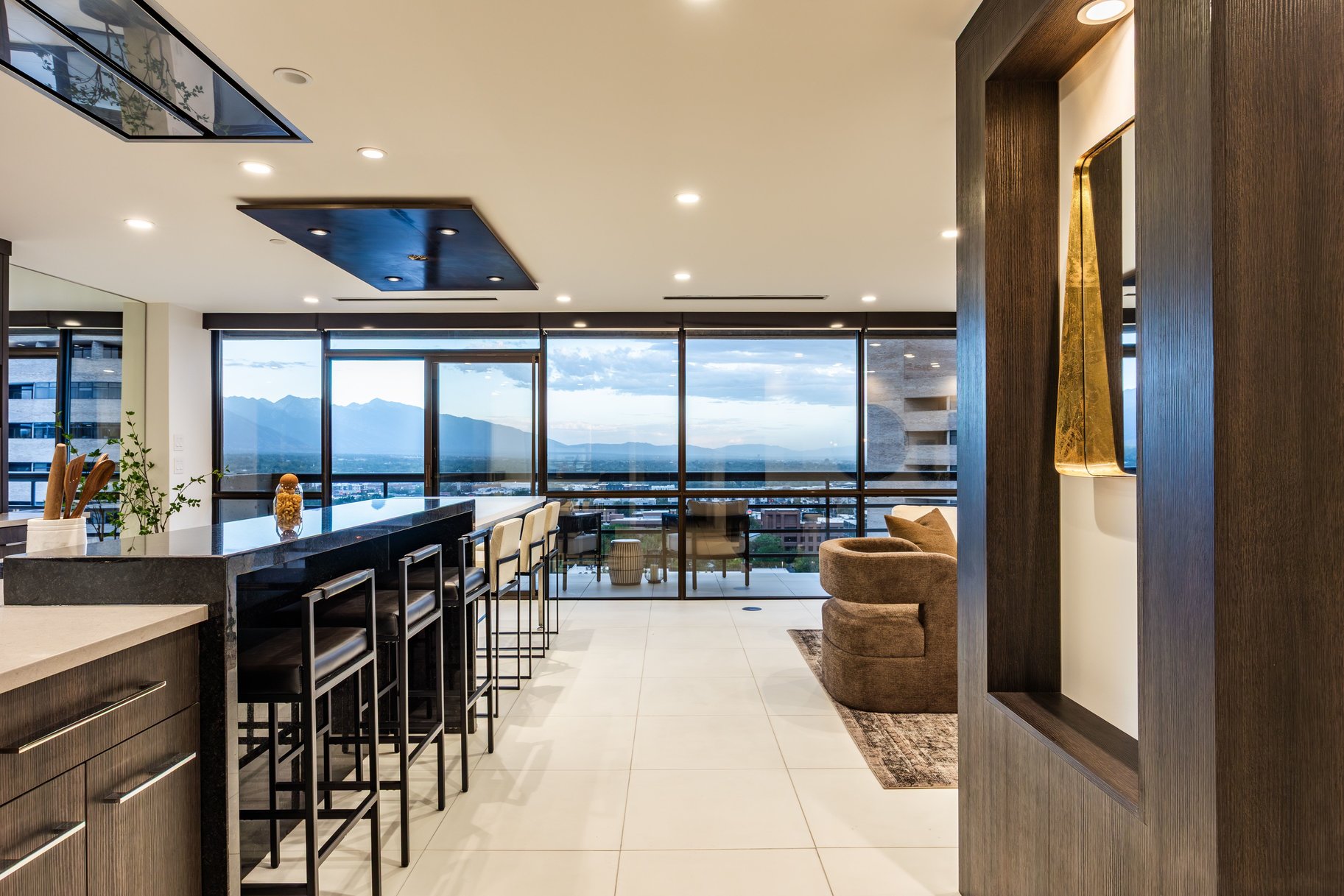  Corner Residence with Towering Views of Salt Lake City - 物件實景