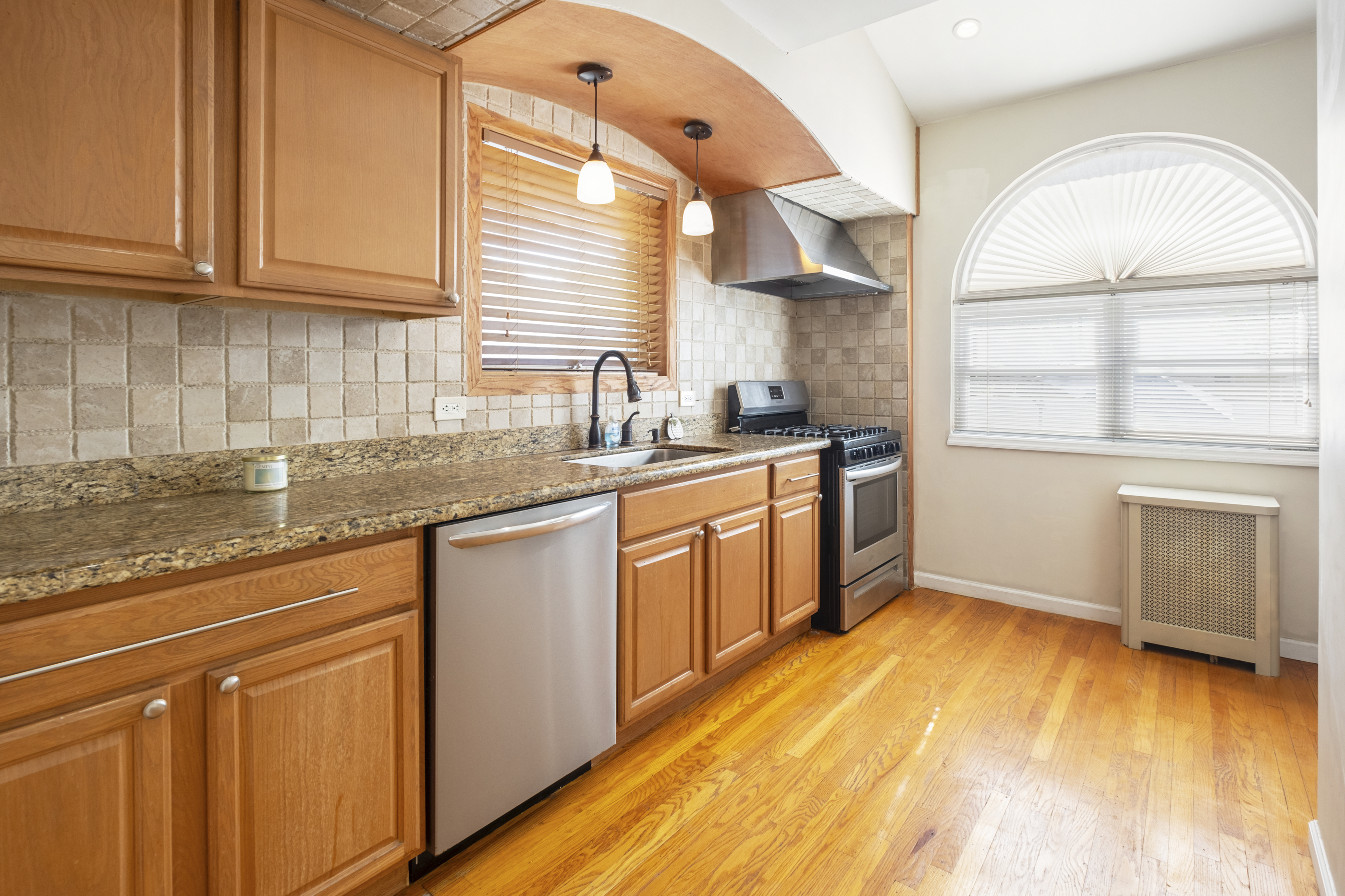 Floral Park, New York, 11001, United States, 3 Bedrooms Bedrooms, ,2 BathroomsBathrooms,Residential,For Sale,1973854