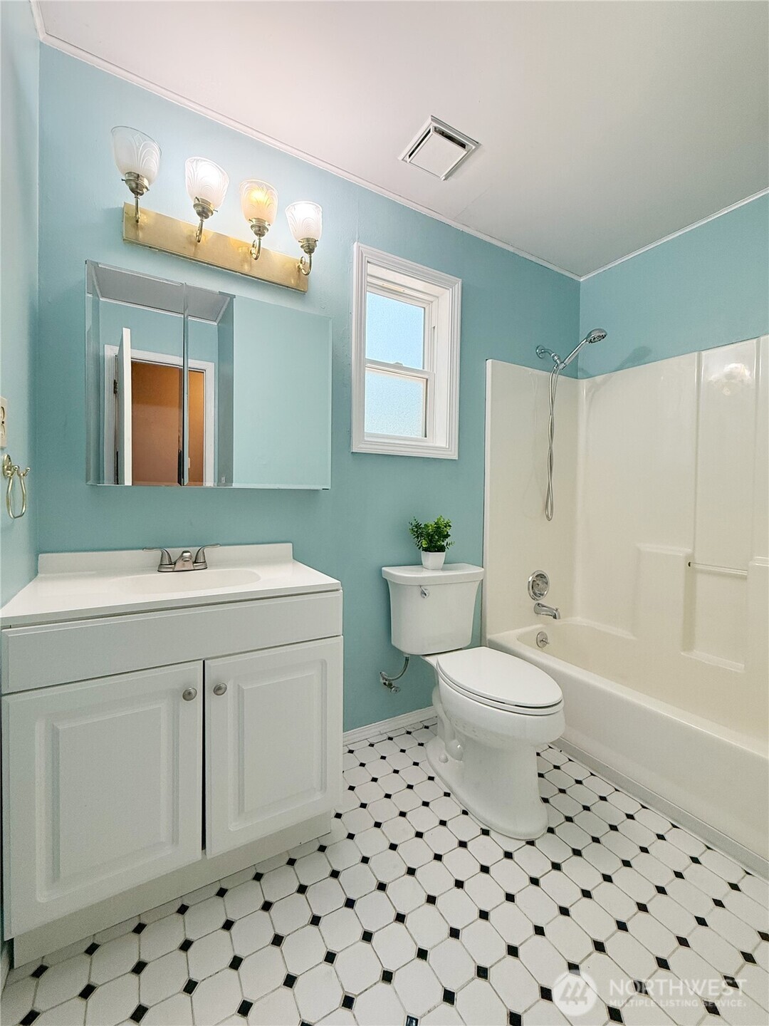 Everett, Washington, 98208, United States, 4 Bedrooms Bedrooms, ,3 BathroomsBathrooms,Residential,For Sale,1920302