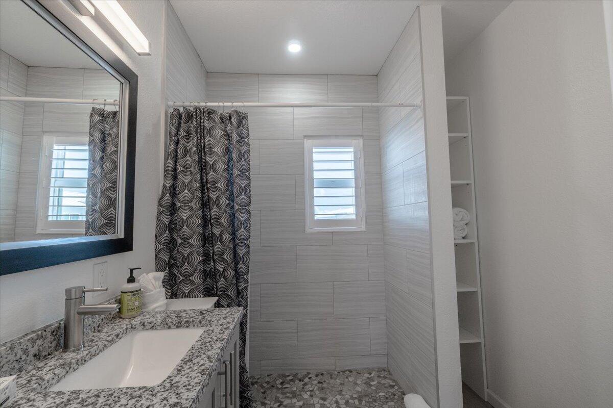 MARATHON, Florida, 33050, United States, 1 Bedroom Bedrooms, ,2 BathroomsBathrooms,Residential,For Sale,1906837