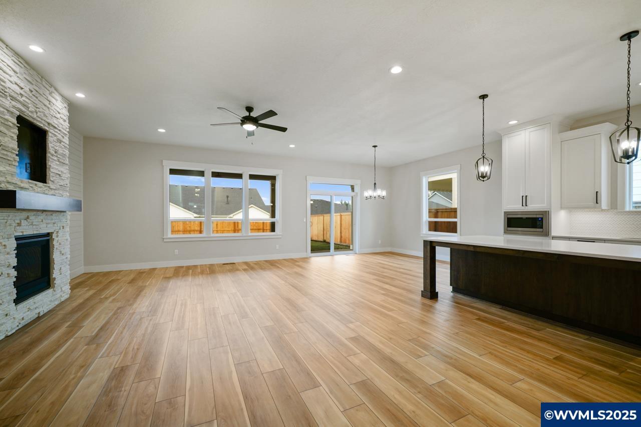 Salem, Oregon, 97306, United States, 4 Bedrooms Bedrooms, ,2 BathroomsBathrooms,Residential,For Sale,1857017